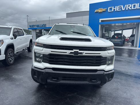 Used 2024 Chevrolet Silverado 2500 Custom w/ Custom Convenience Package AWD/4WD image 3