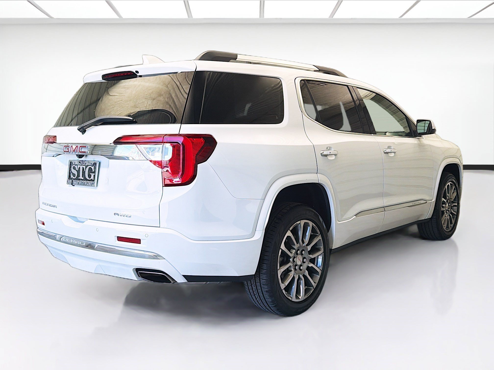 Used 2023 GMC Acadia Denali AWD/4WD image 4