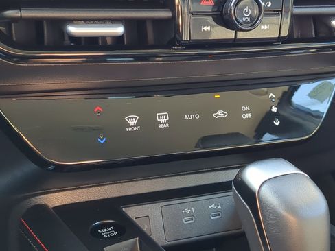 Used 2025 Nissan Kicks SR image 26