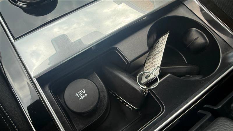 Used 2018 Land Rover Range Rover Velar R-Dynamic SE AWD/4WD image 37