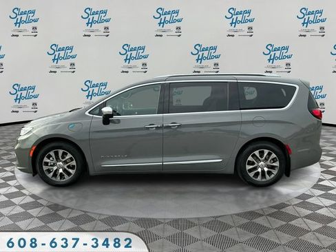 Used 2023 Chrysler Pacifica Pinnacle FWD image 8