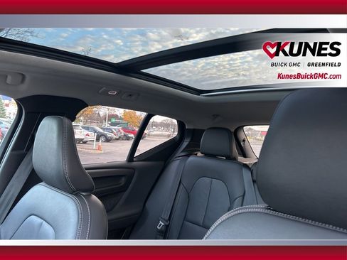 Used 2024 Volvo XC40 B5 Core image 33