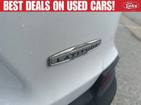 Used 2019 Jeep Cherokee Latitude Plus w/ Cold Weather Group AWD/4WD image 38