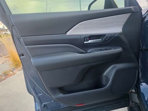 Used 2026 Toyota Grand Highlander Platinum image 19