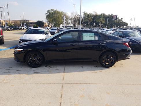 New 2026 Hyundai Elantra Sport image 4