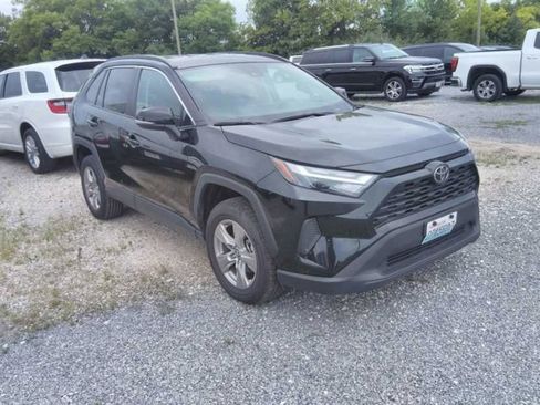 Used 2025 Toyota RAV4 XLE AWD/4WD image 2