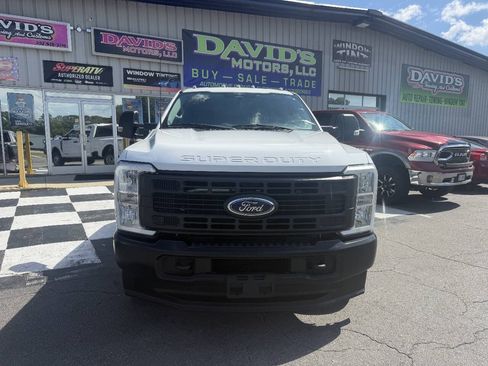 Used 2023 Ford F350 XL AWD/4WD image 4