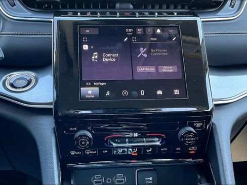 New 2023 Jeep Grand Cherokee L Laredo image 8