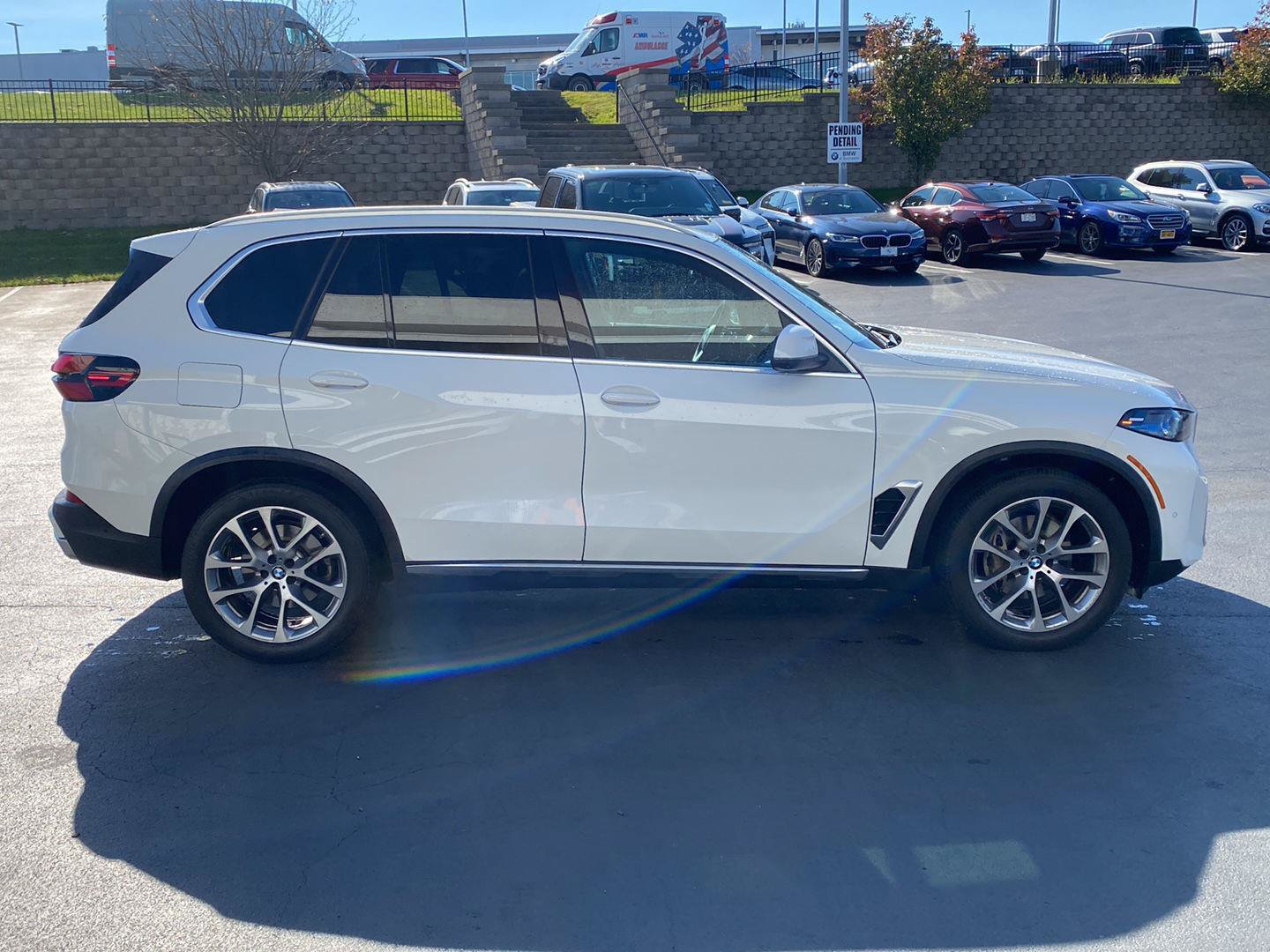 Used 2024 BMW X5 xDrive40i w/ Premium Package AWD/4WD image 2