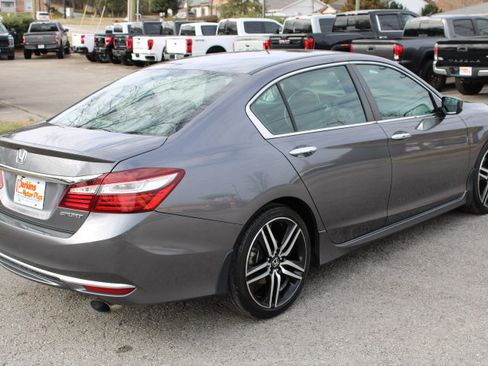 Used 2017 Honda Accord Sport image 7