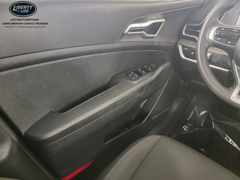 Used 2023 Kia Sportage LX AWD/4WD image 30