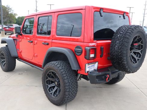 Used 2024 Jeep Wrangler Unlimited AWD/4WD image 7