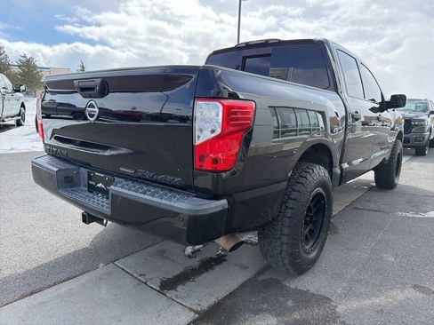 Used 2018 Nissan Titan SV w/ SV Convenience Package image 7