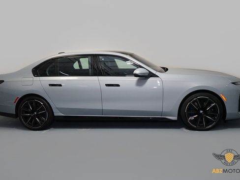 Used 2023 BMW 760i xDrive image 4