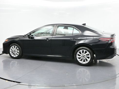 Used 2022 Toyota Camry LE FWD image 5