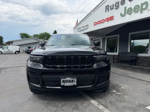 Used 2023 Jeep Grand Cherokee L Laredo AWD/4WD image 2