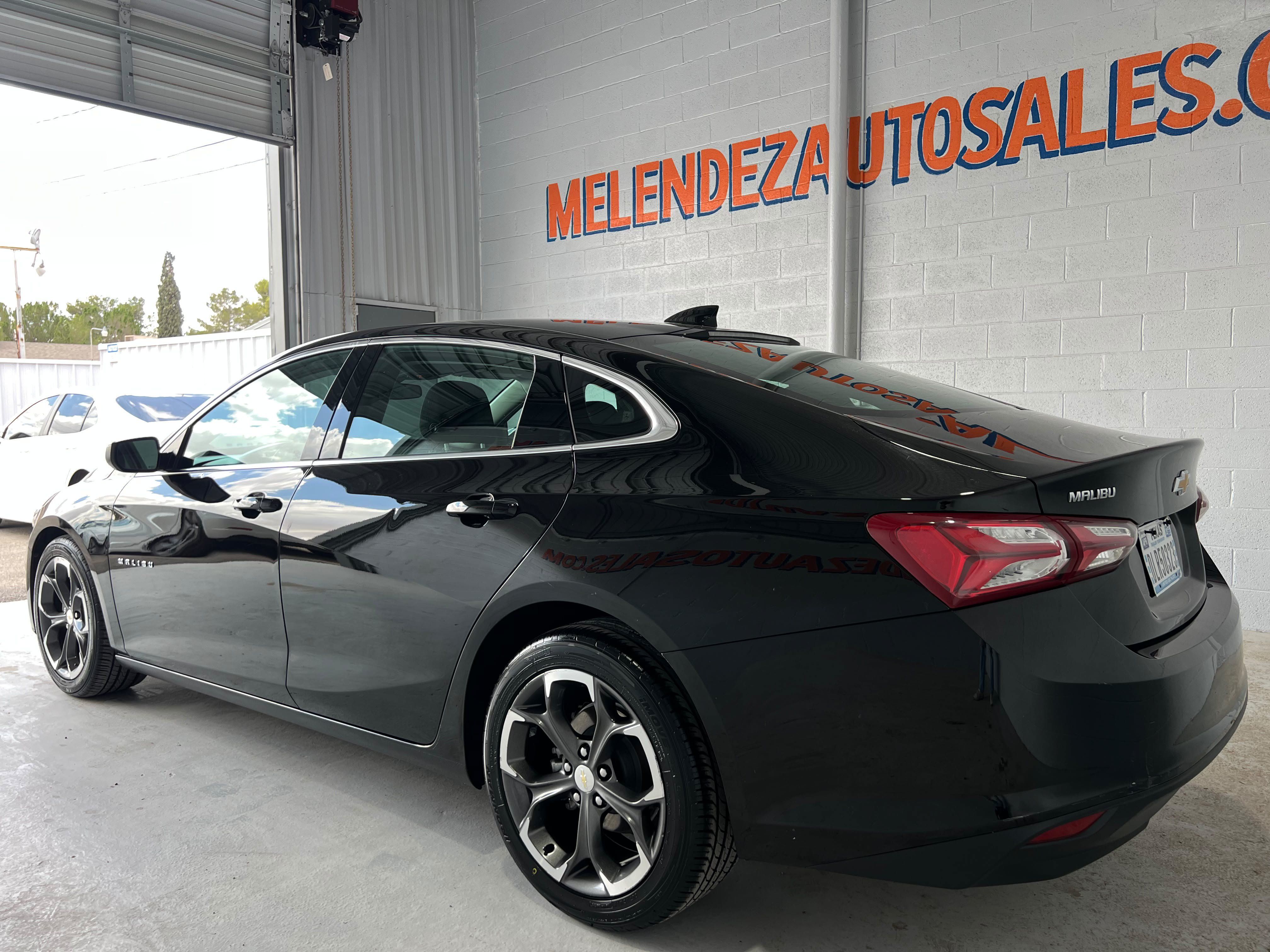 Used 2022 Chevrolet Malibu LT FWD image 3