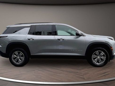 Used 2024 Chevrolet Traverse LT AWD/4WD image 10