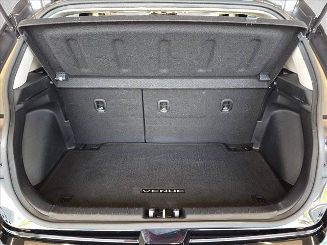 Used 2023 Hyundai Venue SEL FWD image 6