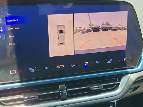 Used 2024 Chevrolet Equinox EV LT FWD image 30