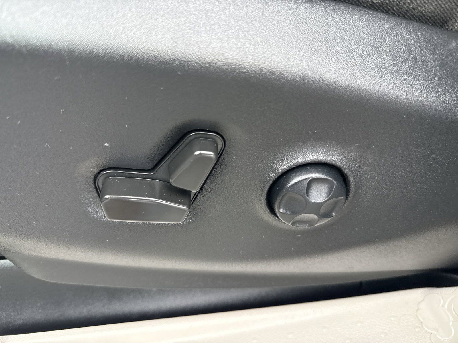 Used 2021 Chrysler Voyager LX FWD image 13