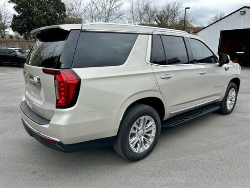 Used 2023 GMC Yukon SLT w/ SLT Premium Package image 5