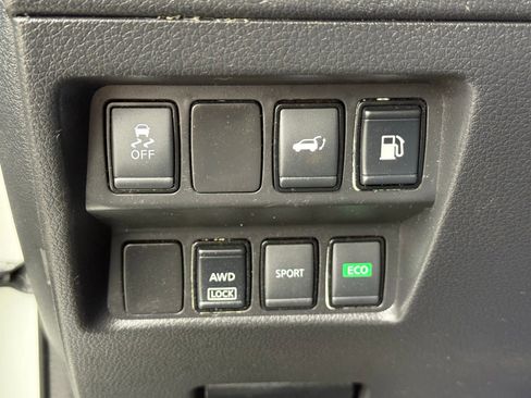 Used 2018 Nissan Rogue SV AWD/4WD image 36