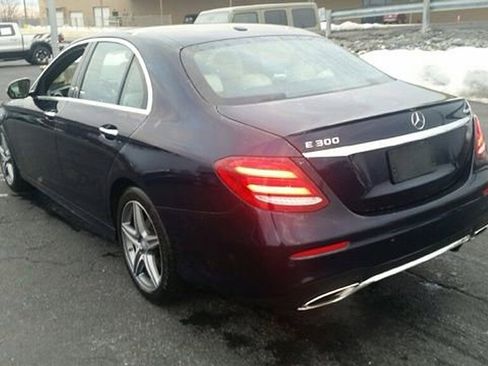 Used 2017 Mercedes-Benz E 300 4MATIC image 5