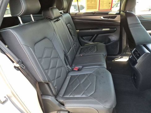Used 2025 Volkswagen Atlas Cross Sport SE FWD image 30