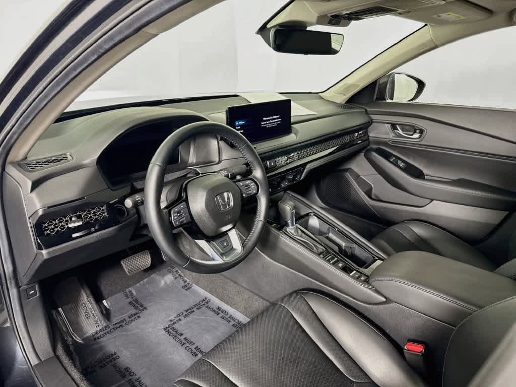 Used 2025 Honda Accord Touring image 4