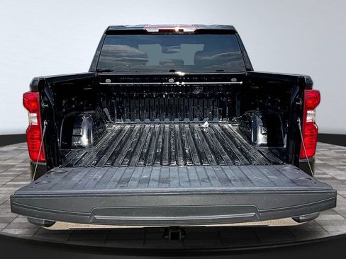 Used 2023 Chevrolet Silverado 1500 LT AWD/4WD image 9