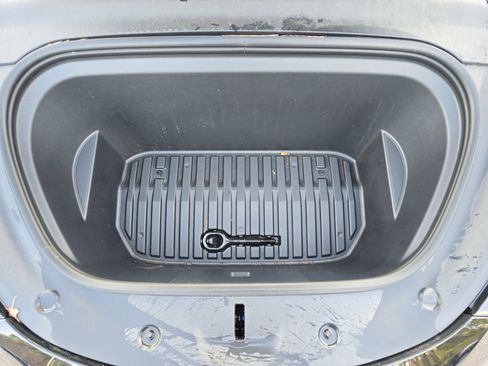 Used 2023 Tesla Model Y Long Range image 31