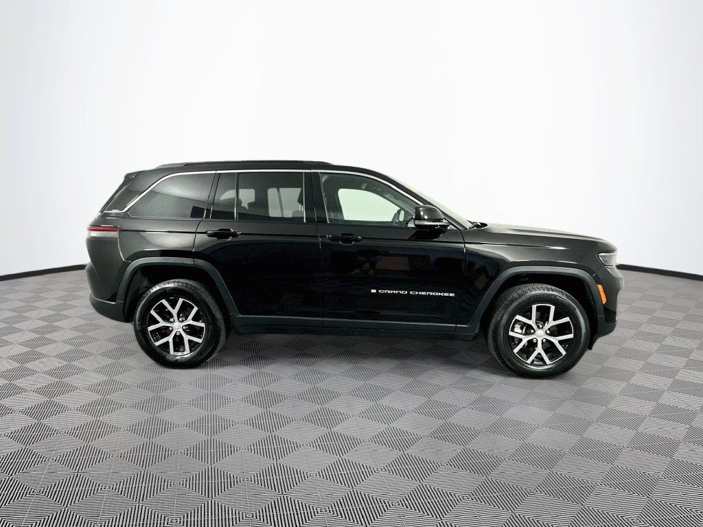 Certified 2024 Jeep Grand Cherokee Limited AWD/4WD image 13