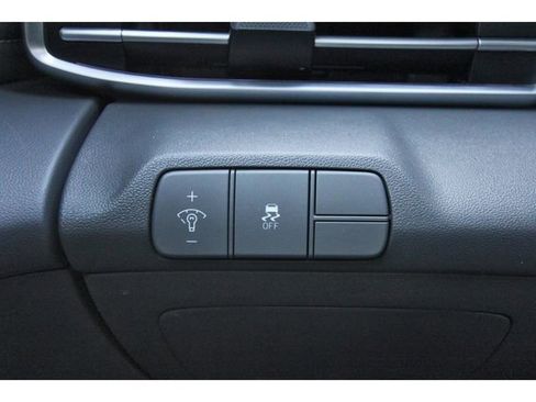 Used 2025 Hyundai Elantra SEL FWD image 19