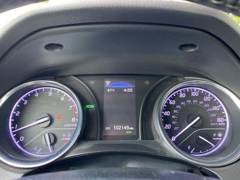 Used 2019 Toyota Camry SE w/ Convenience Package FWD image 38