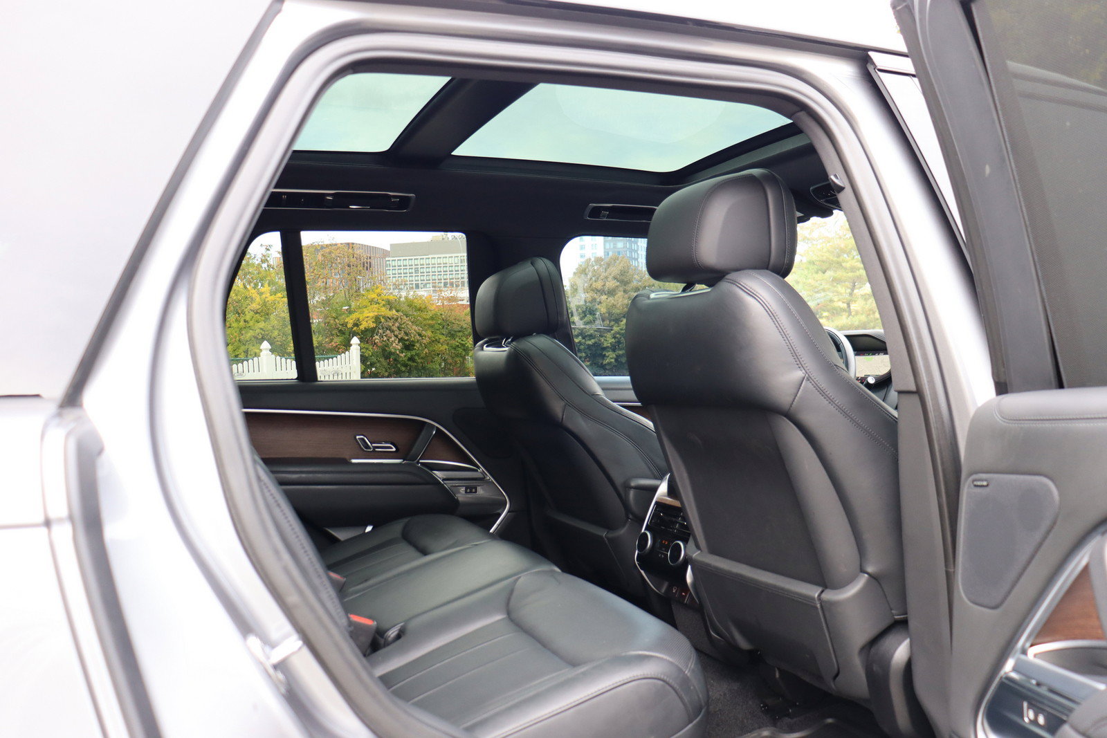 Used 2023 Land Rover Range Rover SE AWD/4WD image 16