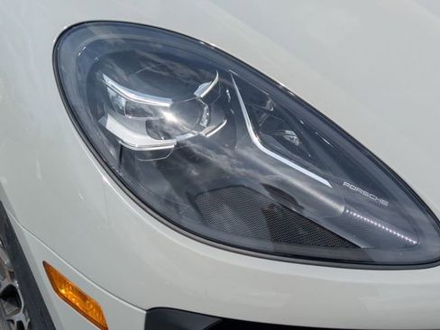 Used 2020 Porsche Macan AWD/4WD image 9