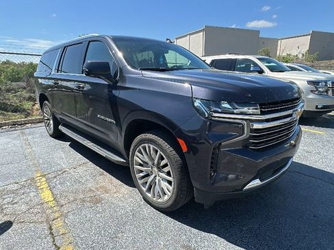 Used 2023 Chevrolet Suburban LT w/ Luxury Package image 9