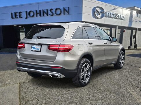 Used 2019 Mercedes-Benz GLC 300 4MATIC image 5