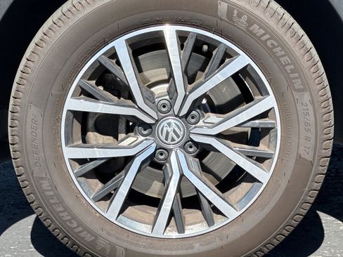 Used 2019 Volkswagen Tiguan SE AWD/4WD image 46
