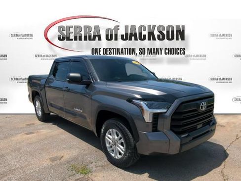 Used 2022 Toyota Tundra SR5 w/ SR5 Premium Package AWD/4WD image 2