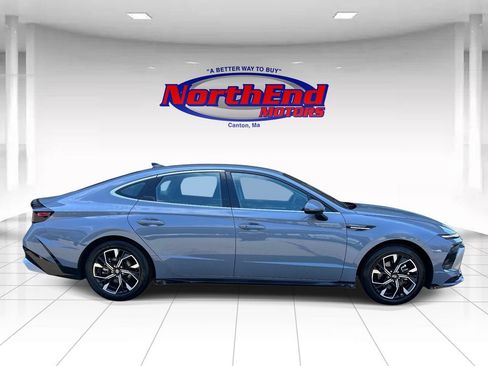 Used 2025 Hyundai Sonata SEL FWD image 2