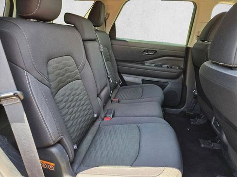 Used 2025 Nissan Pathfinder SV AWD/4WD image 17
