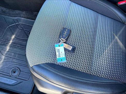 Certified 2024 Chevrolet Trax LT w/ LT Convenience Package image 30