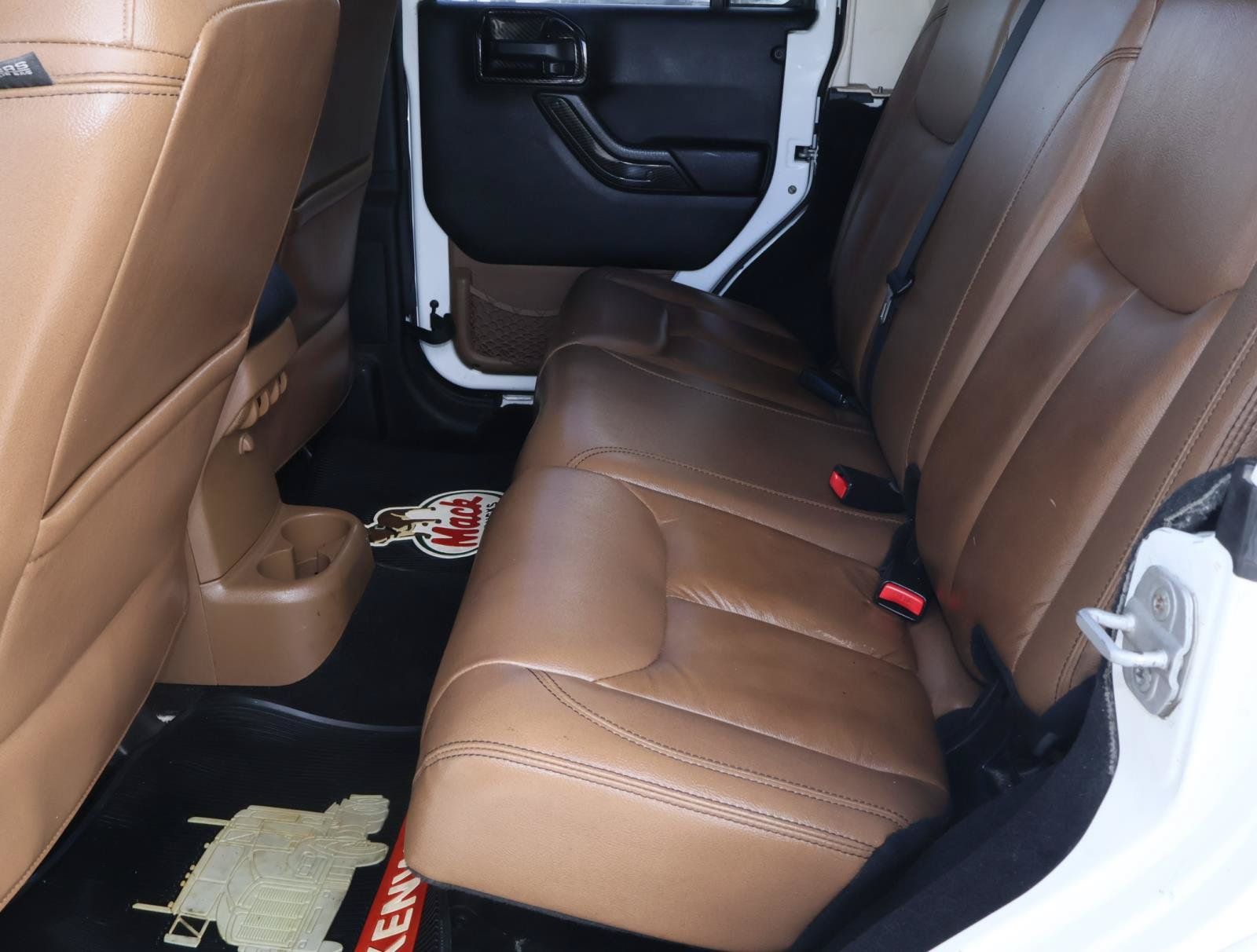 Used 2014 Jeep Wrangler Unlimited Rubicon w/ Connectivity Group AWD/4WD image 15