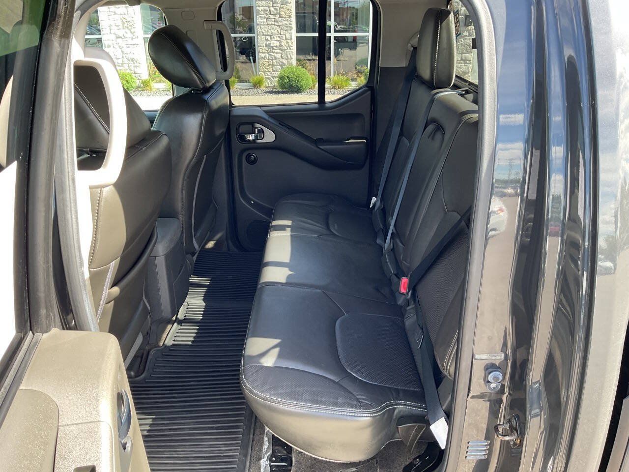 Used 2015 Nissan Frontier PRO-4X w/ Pro-4x Luxury Package AWD/4WD image 27