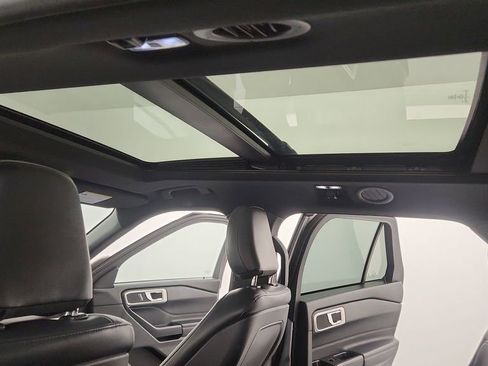 Used 2020 Ford Explorer XLT w/ Equipment Group 202A image 16