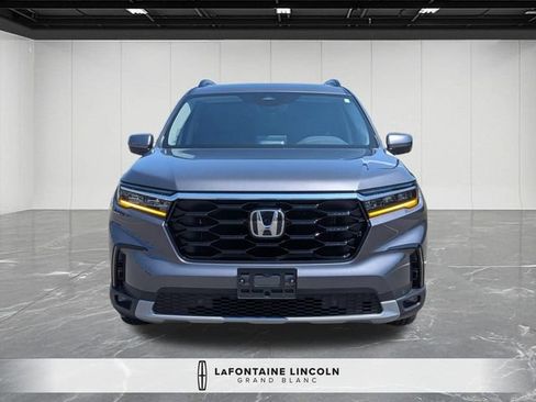 Used 2025 Honda Pilot Touring image 8