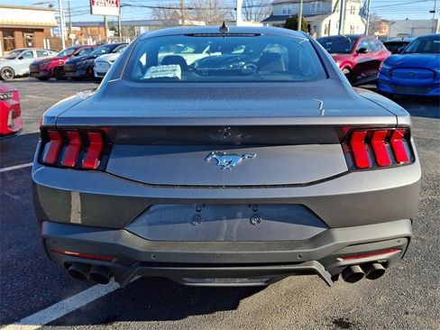 Used 2025 Ford Mustang Coupe image 5