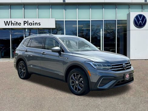 Used 2023 Volkswagen Tiguan SE AWD/4WD image 1
